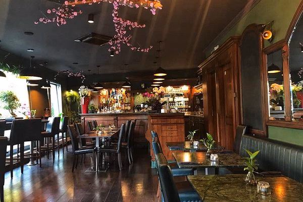 Wie heißt die Einkaufsstraße in Baden-Baden?