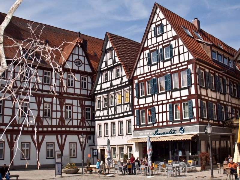 Für was ist Bad Urach bekannt?