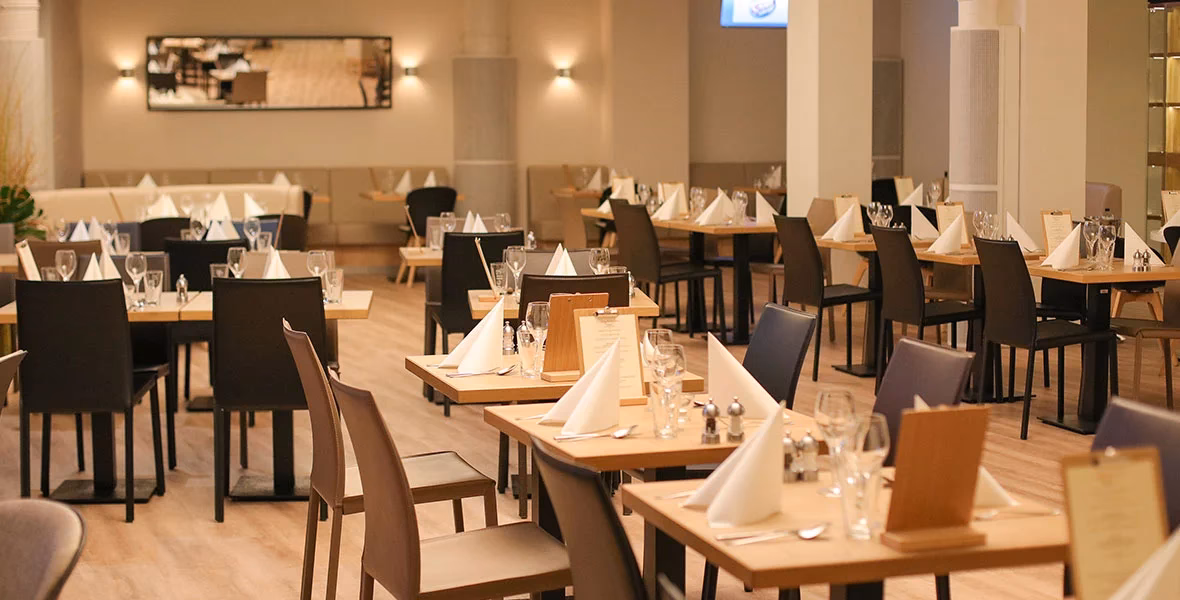 How big is Barclays Arena Hamburg?