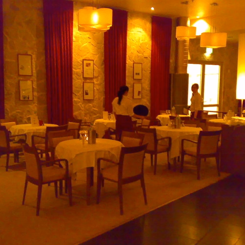 How many restaurants are there in Lancaster?