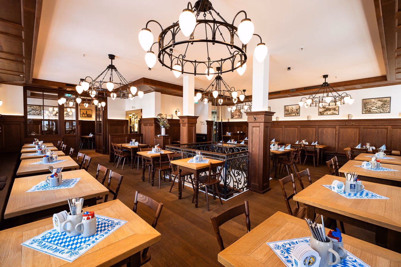 Wann schließt Hacker Pschorr Dresden?