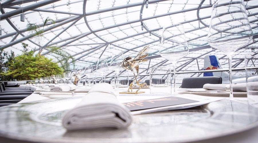 Wer ist Chef vom Ikarus?