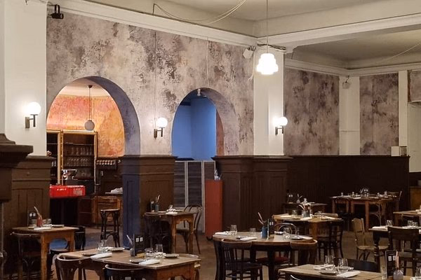 Wem gehört Clärchens Ballhaus?