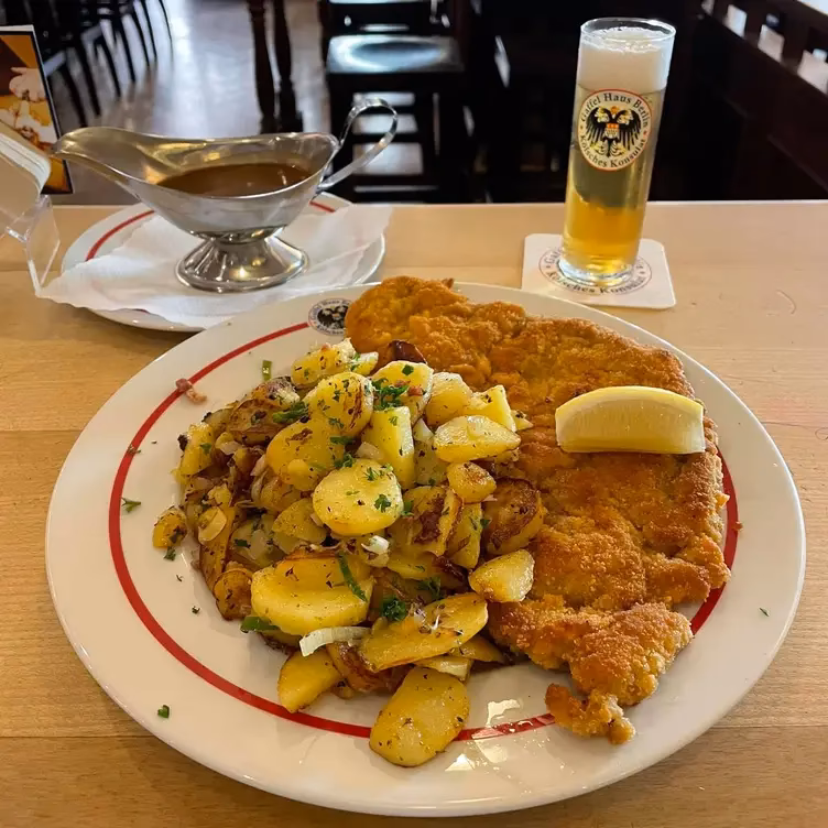 Was essen die Deutschen am liebsten im Restaurant?