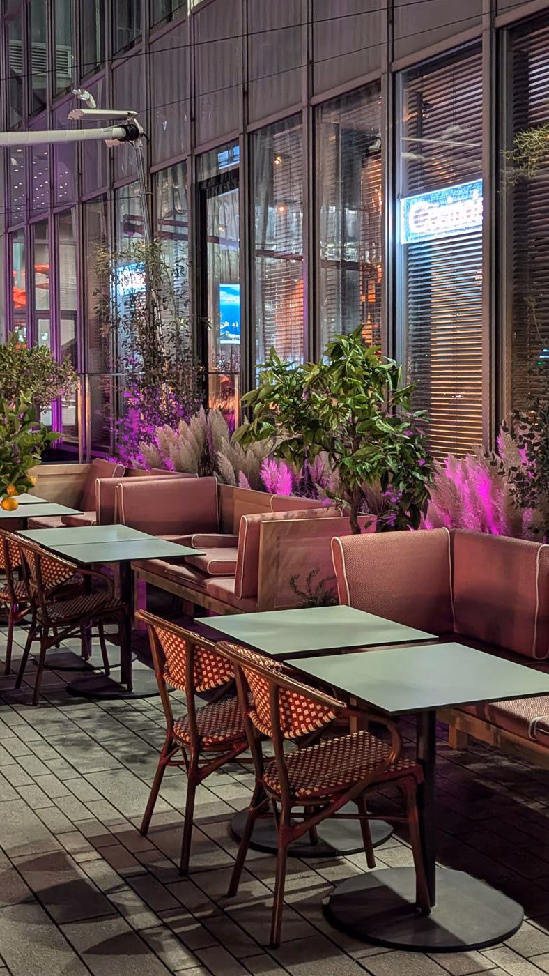 Wem gehört das Dreischeibenhaus?