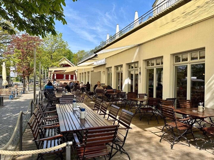 Warum heißt der Dutzendteich so?