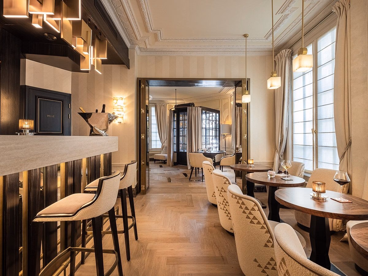 Is Gusteau's restaurant real in Paris?