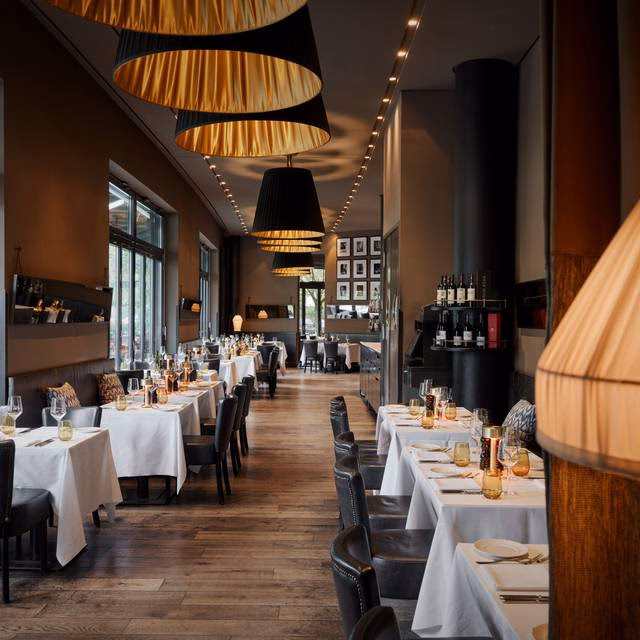 Wem gehört das Ernst-Deutsch-Theater?