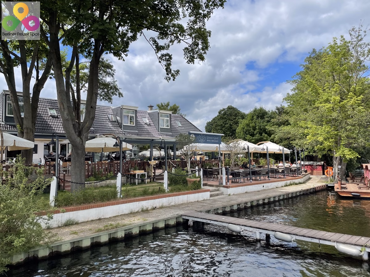 Wie muss Wasser im Restaurant serviert werden?