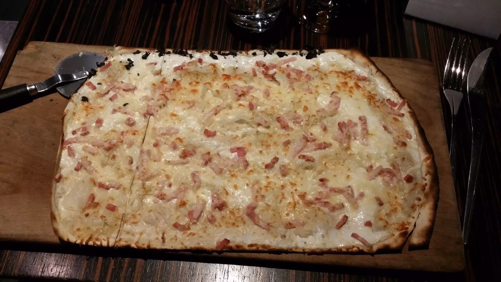 Was trinkt man im Elsass zu Flammkuchen?