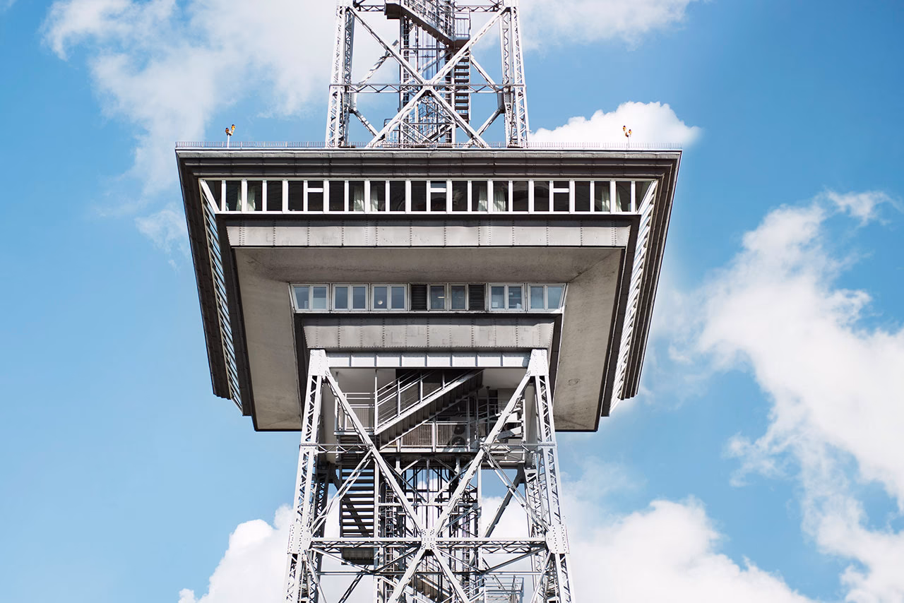 Kann man auf den Funkturm fahren?