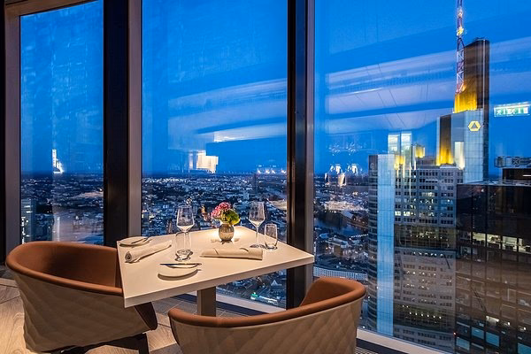 Wann schließt Casa Nova in Frankfurt?