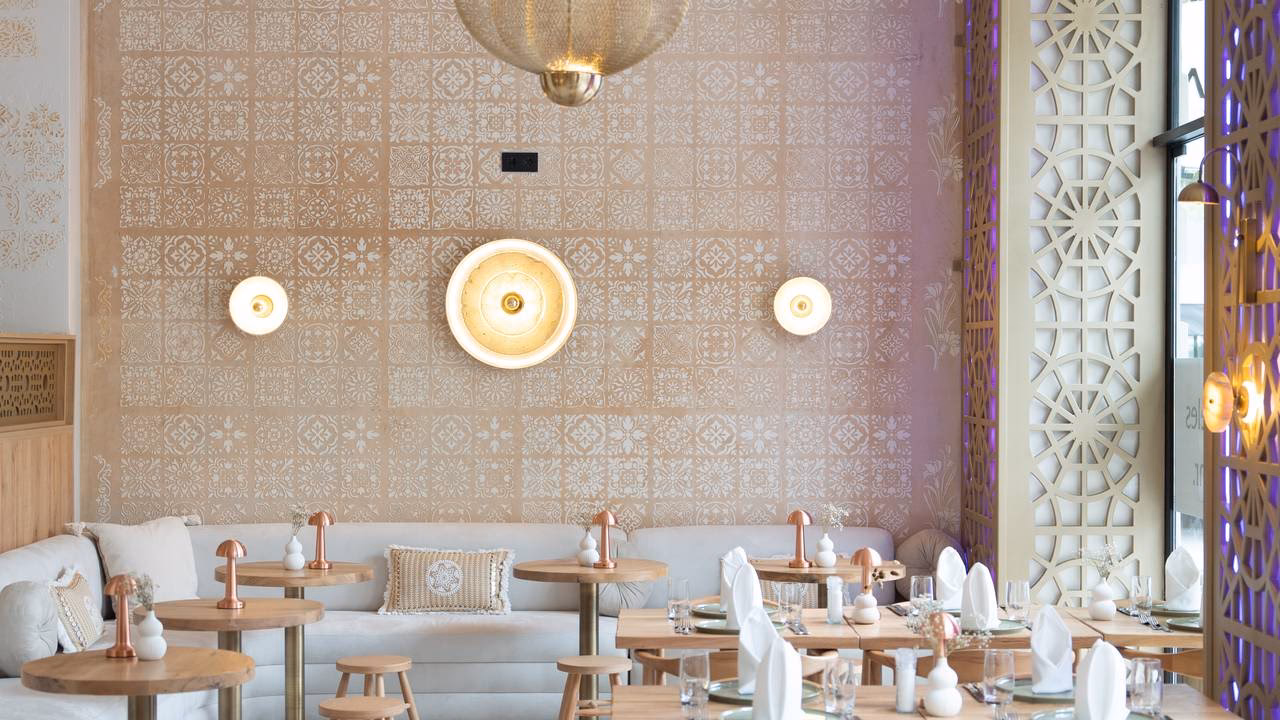 Who is the owner of her name is Han?