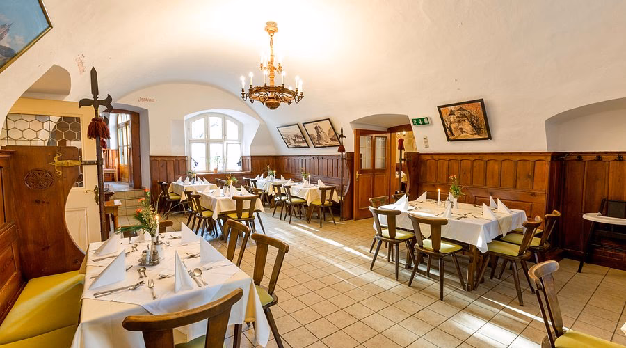 Wie viele Mönche leben im Stift Heiligenkreuz?