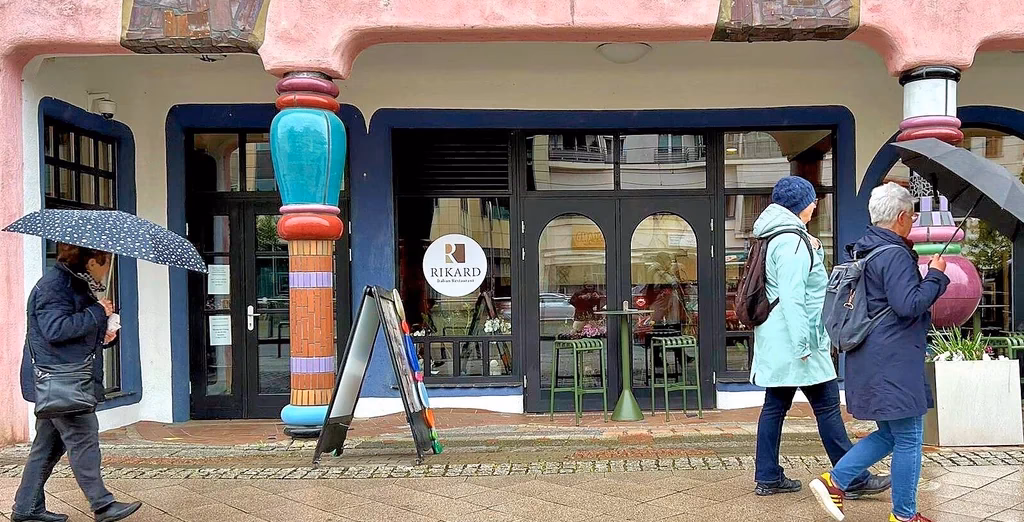 Wann ist das Hundertwasserhaus in Magdeburg gebaut worden?