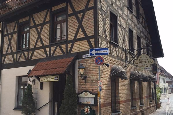 Wie kleidet man sich für ein italienisches Restaurant?