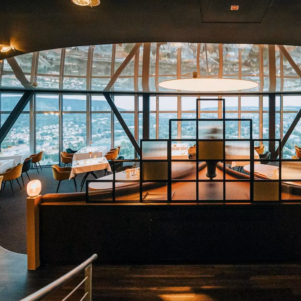 Wie heißt der runde Turm in Jena?