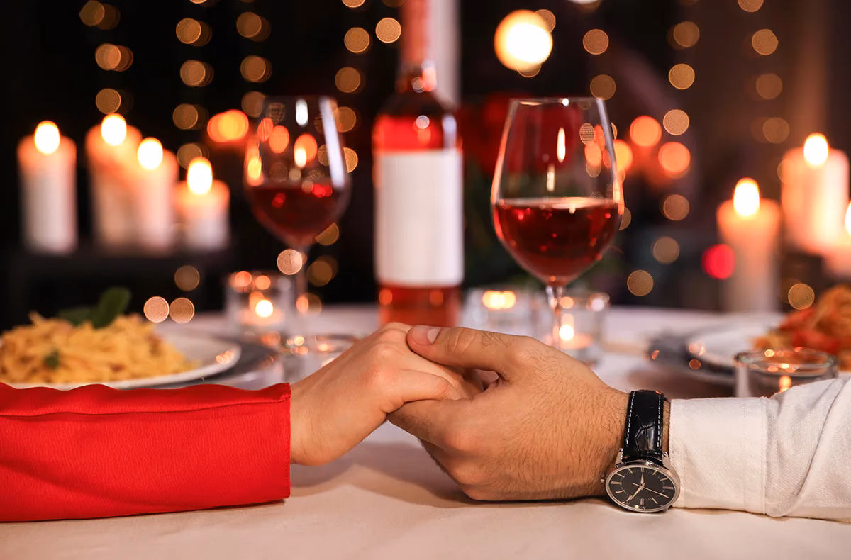 What do people do in candle light dinner?