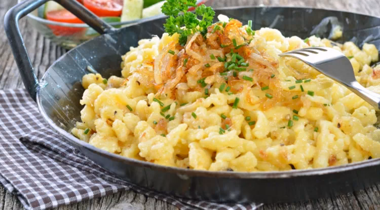 Wie viele Kalorien haben 300g Käsespätzle?