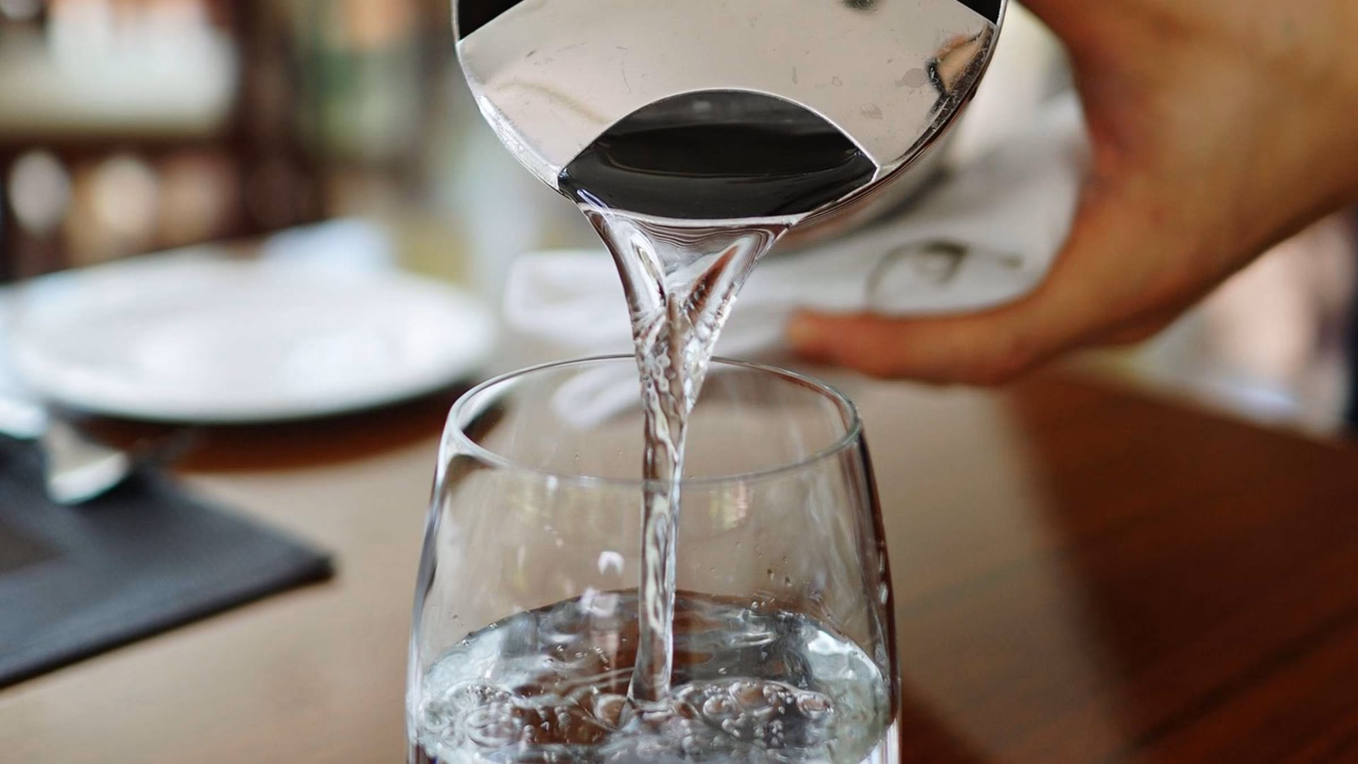 Ist Wasser aus einem Restaurant trinkbar?