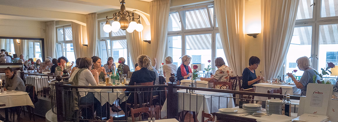 Wann wurde die Markthalle Stuttgart erbaut?