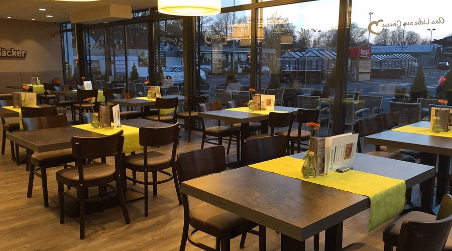 Wer geht im Restaurant voran?