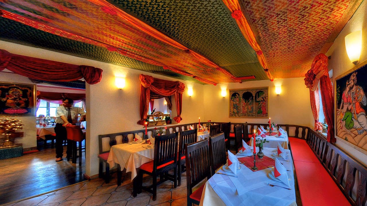 Wo arbeitet Maneet Chauhan?