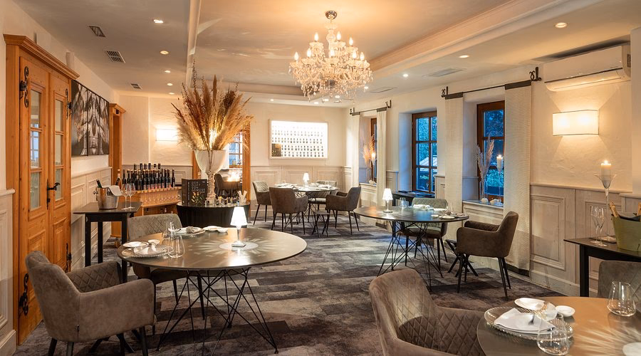 Wem gehört Schloss Prielau?