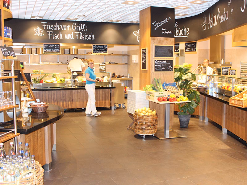 Wem gehören Möbel Wallach?