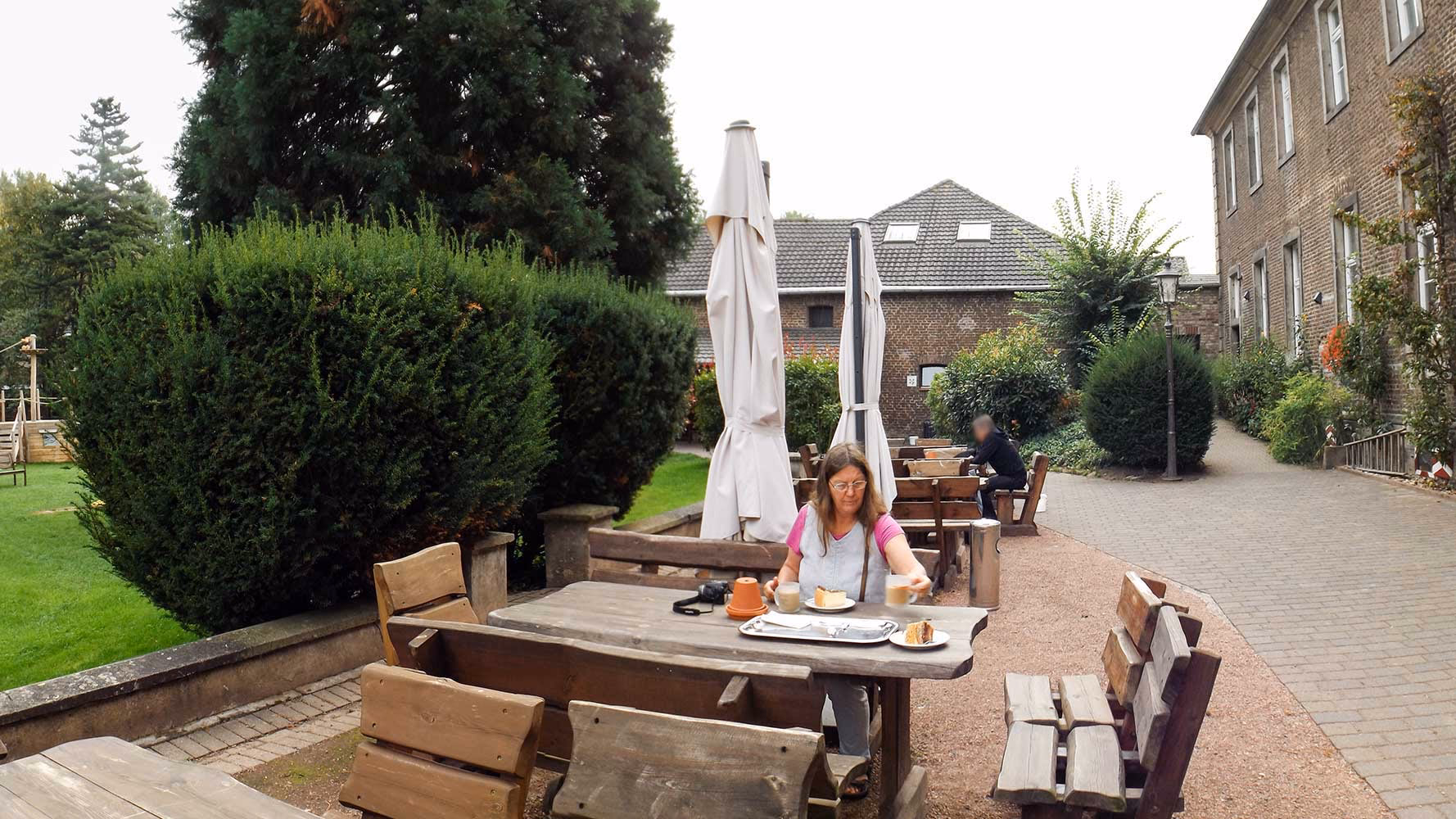 Wem gehört das Nikolauskloster?