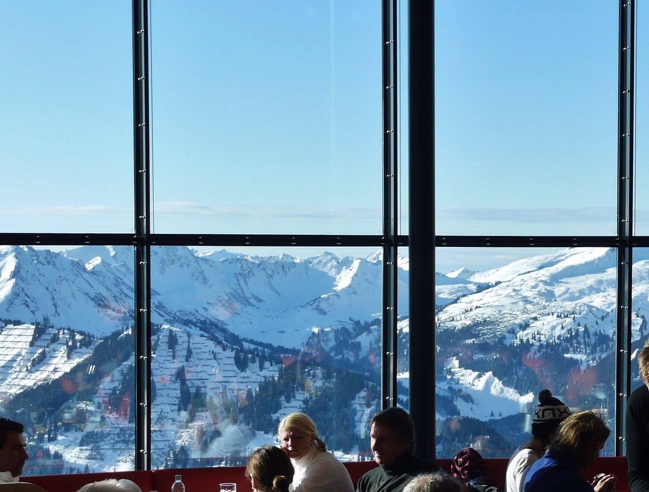Wem gehört das Restaurant Panoramic?