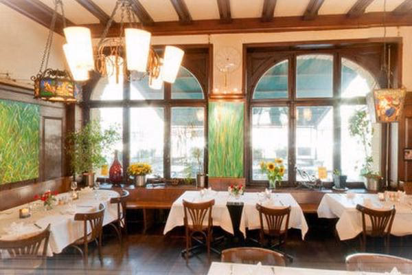 Welche Spezialitäten sollte man in Basel unbedingt kosten?