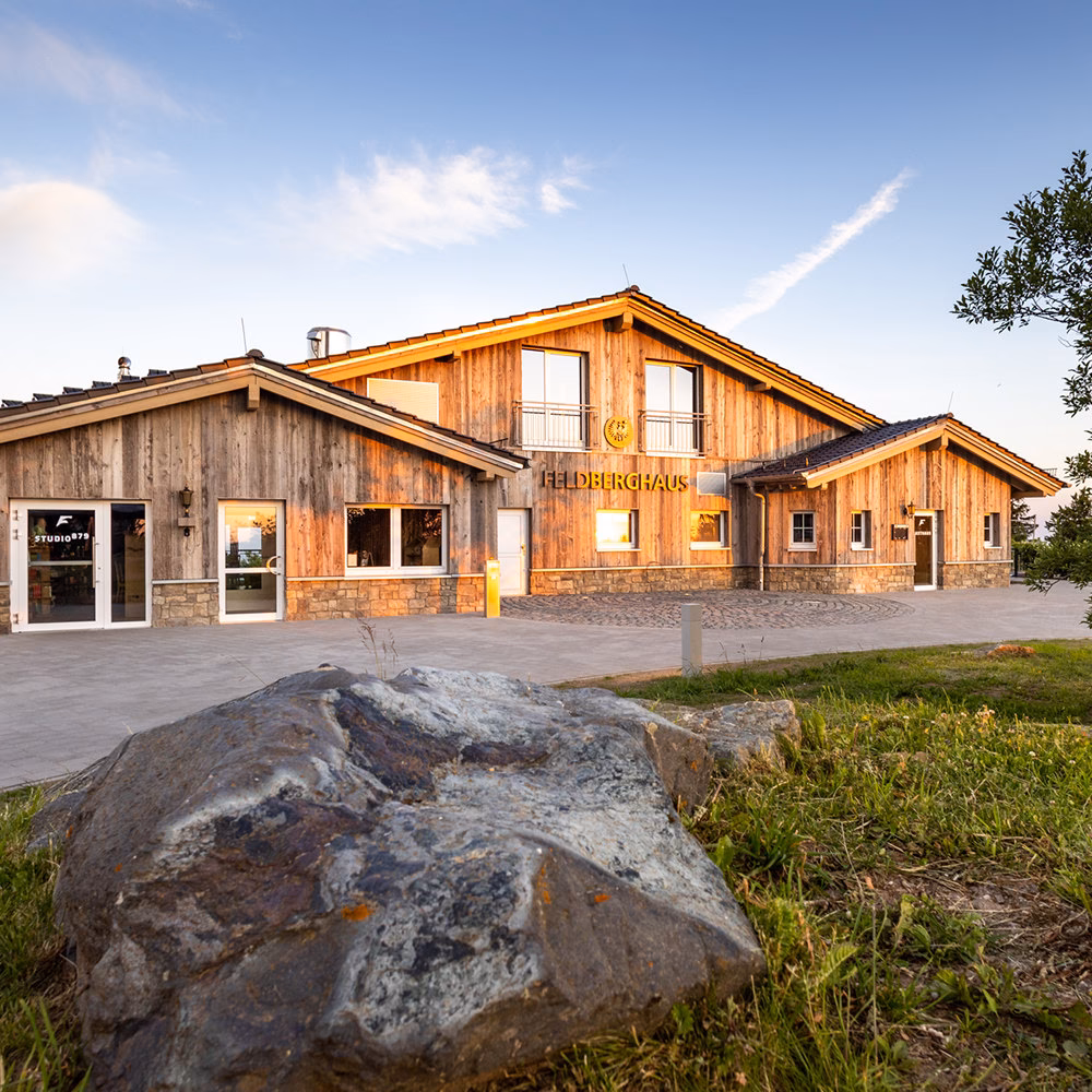 Wann hat das Feldberghaus Taunus geöffnet?