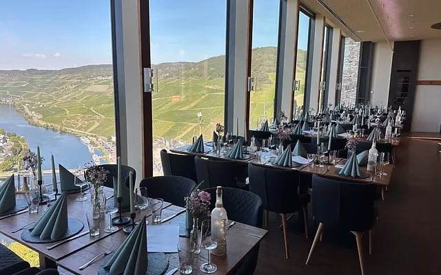 Wem gehört die Burg Landshut?