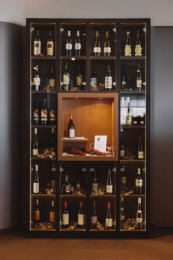 Wie viel kostet eine Nacht im Neptun Hotel?