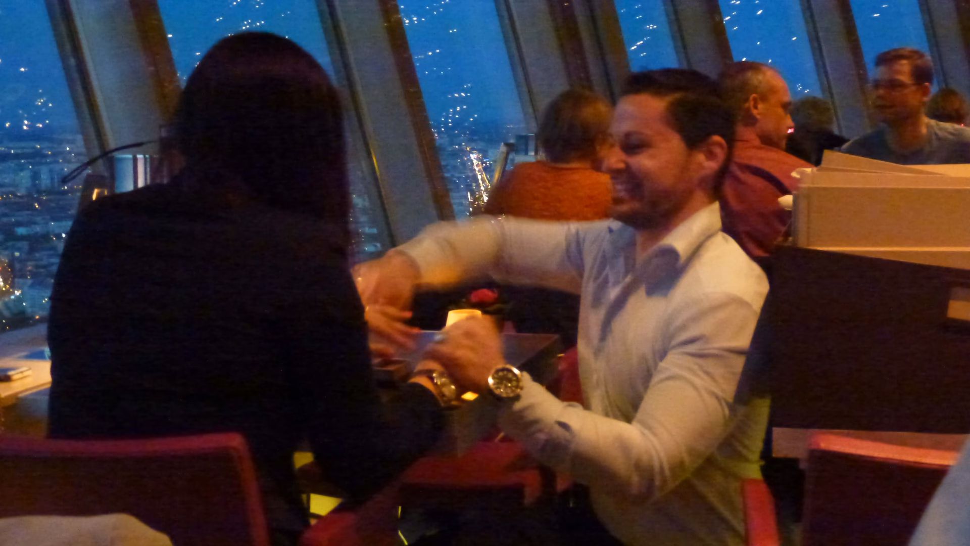 Ist es angemessen, in einem Restaurant einen Heiratsantrag zu machen?