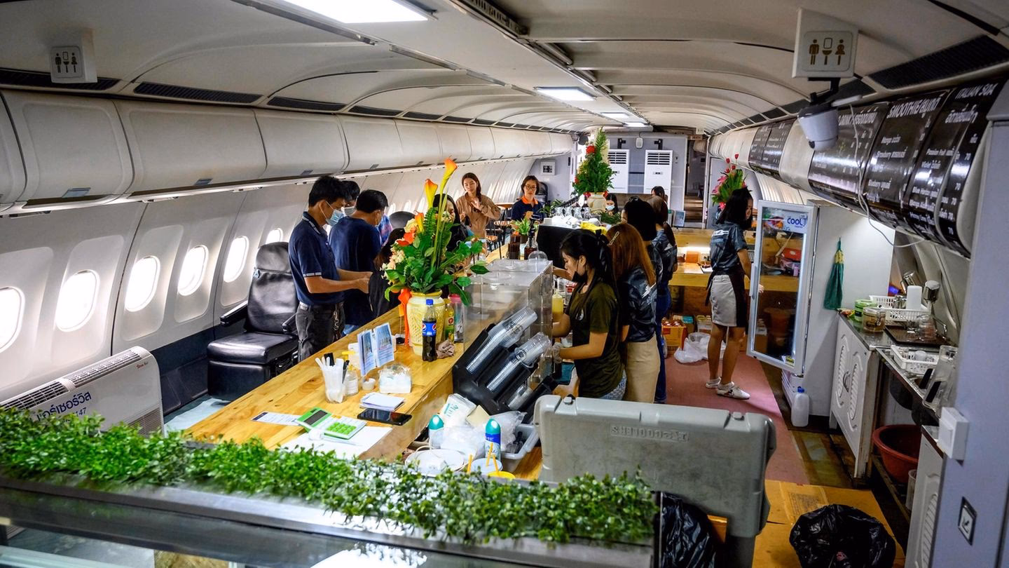 Darf man im Flugzeug Essen aus einem Restaurant mitnehmen?