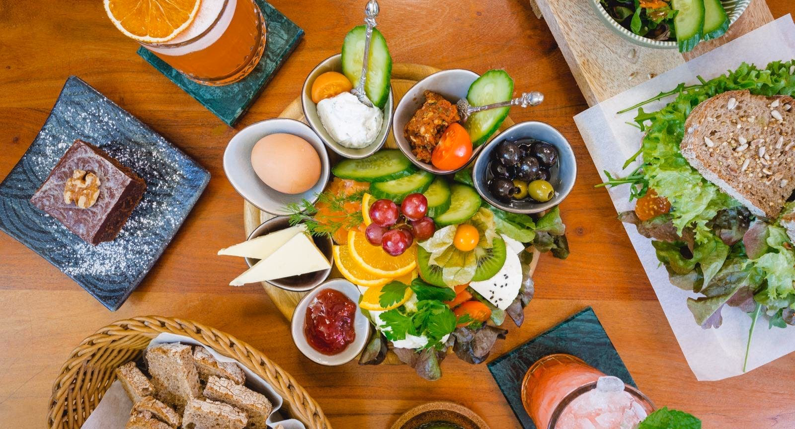 Wie nennt man ein kleines, günstiges Restaurant?