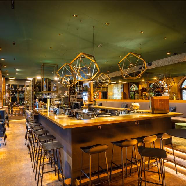 Was ist am Königsplatz München?