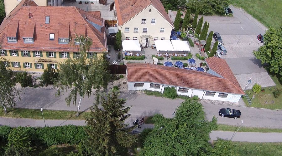 Wer ist der Besitzer des Limani Restaurants?