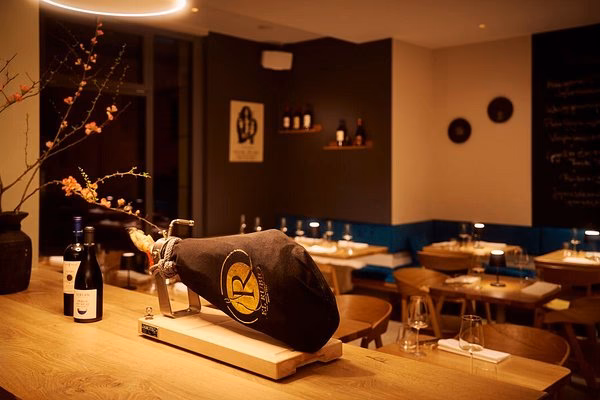 In welchem Hotel sind die Spanier in München?