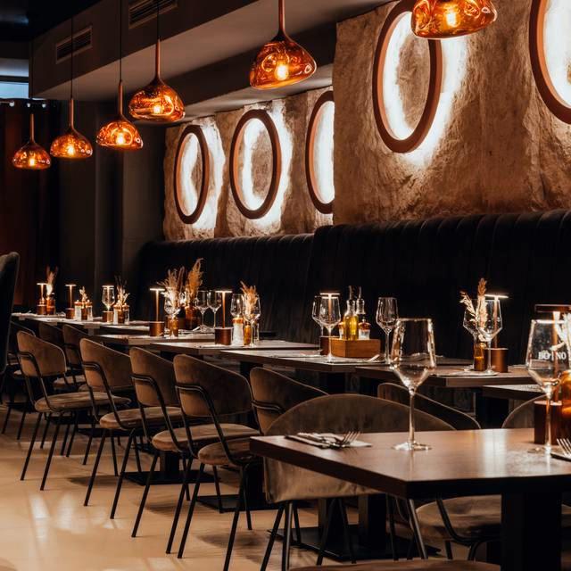 Wo kann man in der Nähe der Allianz Arena essen?