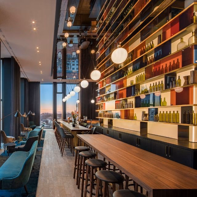 Wo kann man in der Nähe der Allianz Arena essen?