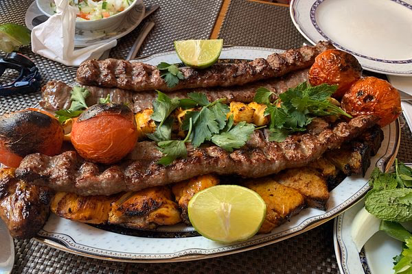 Wie viele Restaurants findet man im aktuellen Restaurantführer Frankfurt geht aus 2025?