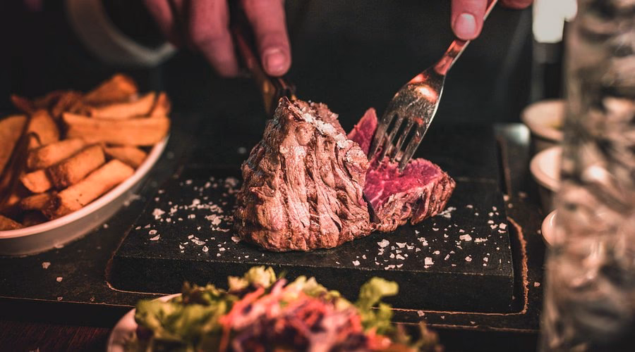 Wie viel kostet das größte Steak im Longhorn Steakhouse?