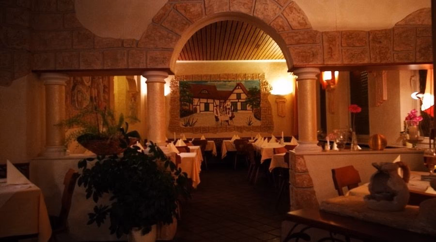 Was ist der Spruch von Tischlein Deck dich?