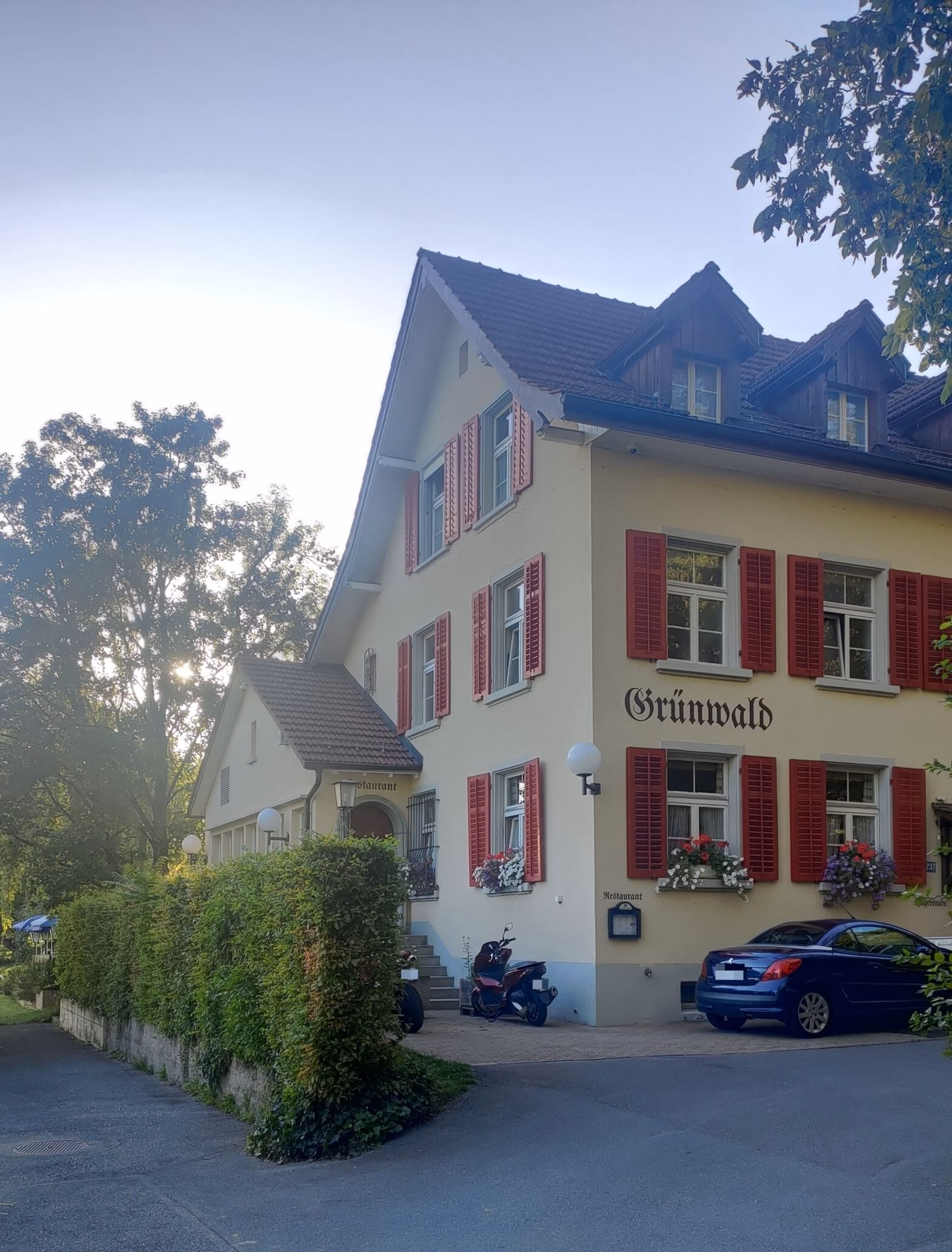 Welcher Prominente wohnt in Grünwald?