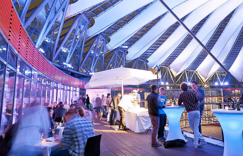 Kann man im Sony Center wohnen?
