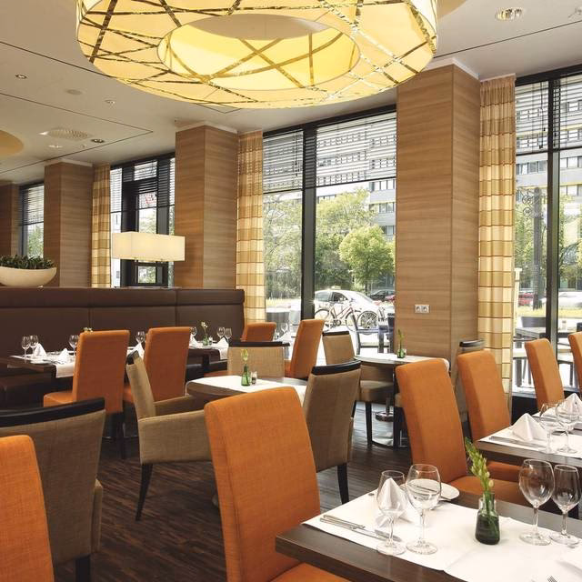 Ist der Alexanderplatz einen Besuch wert?