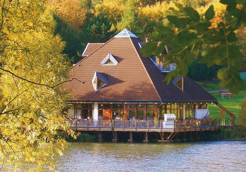 Wie tief ist der Riedener Waldsee?